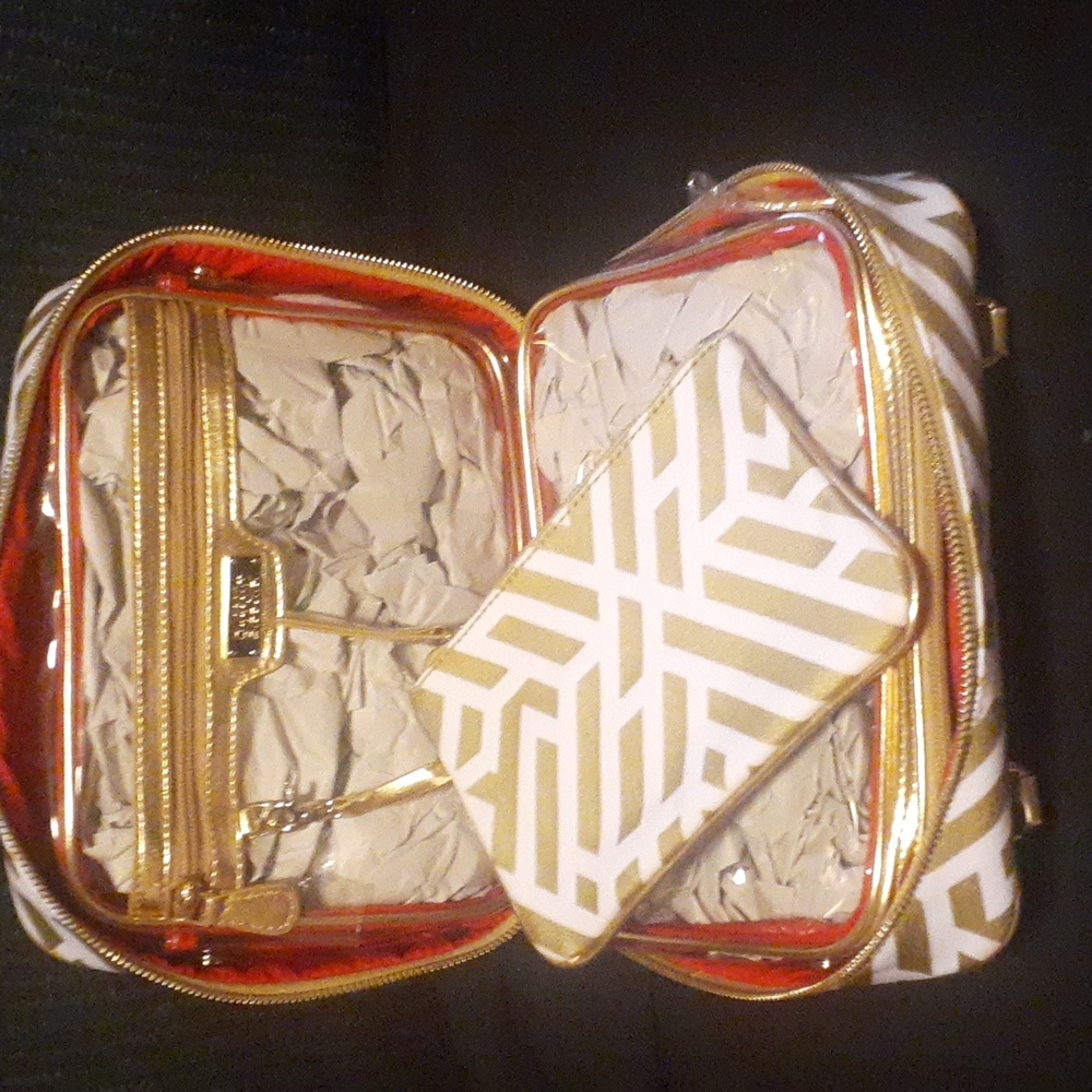 Hudson and Bleecker make up case